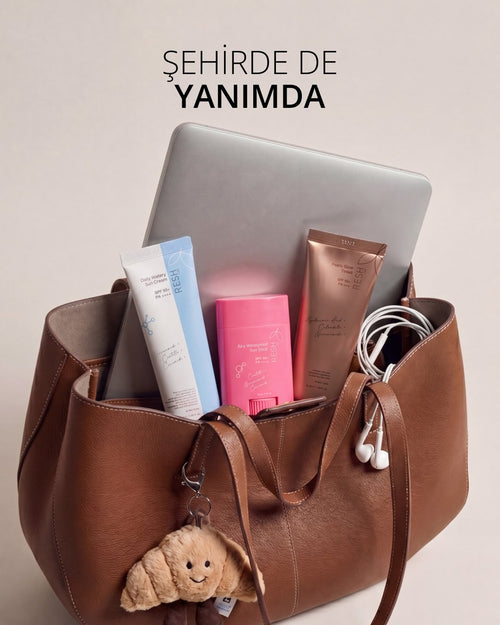 Şehirde de, tatilde de güneş koruması rutinimizin vazgeçilmez parçası!☀️
💙Daily Watery Sun Cream SPF50+ PA++++ hafif, su bazlı formülüyle beyazlık bırakmadan yüksek koruma sağlar.
✨Pearly Glow Tinted SPF50+ PA+++ cilt tonunu eşitlerken doğal bir ışıltı kazandırır. Koruma ve bakımı bir arada sunar.
🌸Airy Waterproof Sun Stick SPF50+ PA++++ pratik stick formuyla gün içinde SPF korumanı kolayca tazelemene yardımcı olur.
Nerede olursan ol, SPF hep yanında olsun! #reshlab #güneşkremi